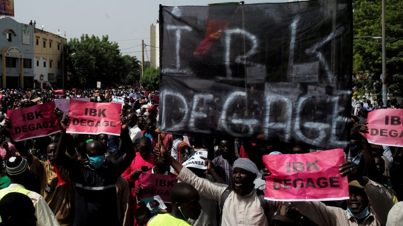 Mass protests add pressure on Mali president
