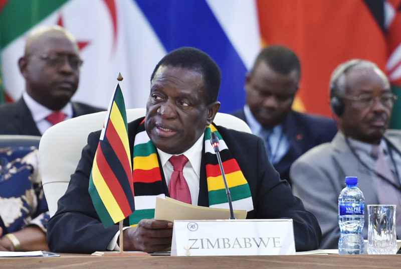 Zimbabwe president gets COVID-19 dose