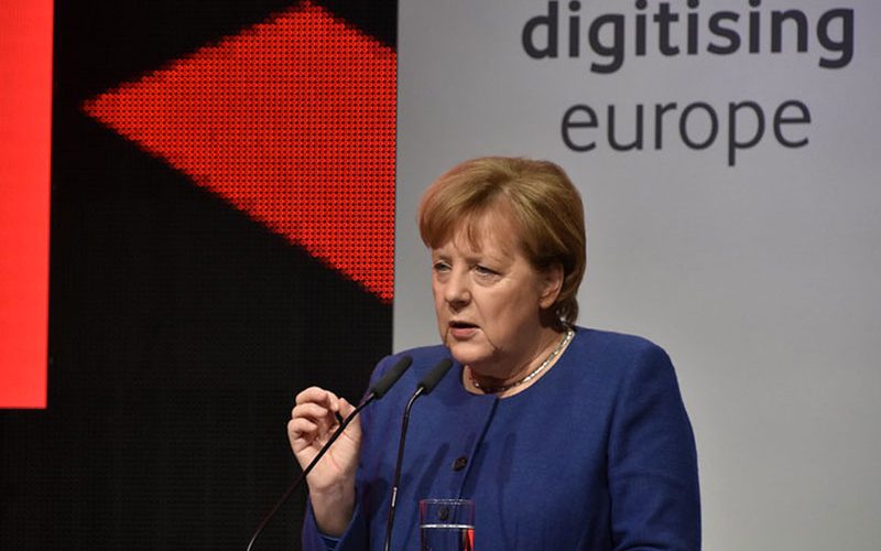 Merkel pushes for tougher German lockdown