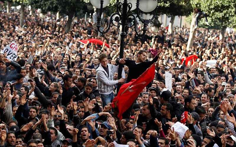 Thousands protest in Tunis despite police blockade