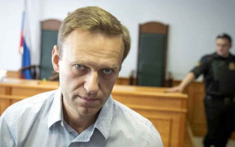 “Are you detaining me?” Navalny flies home, and straight into trouble