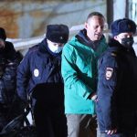 Alexei-Navalny-escorted-by-police-officers