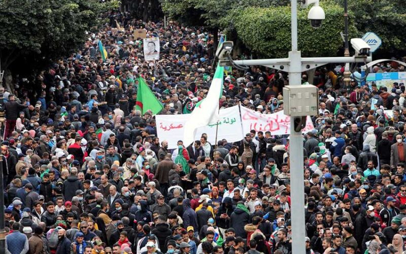 Algerian protesters march for a second time this week