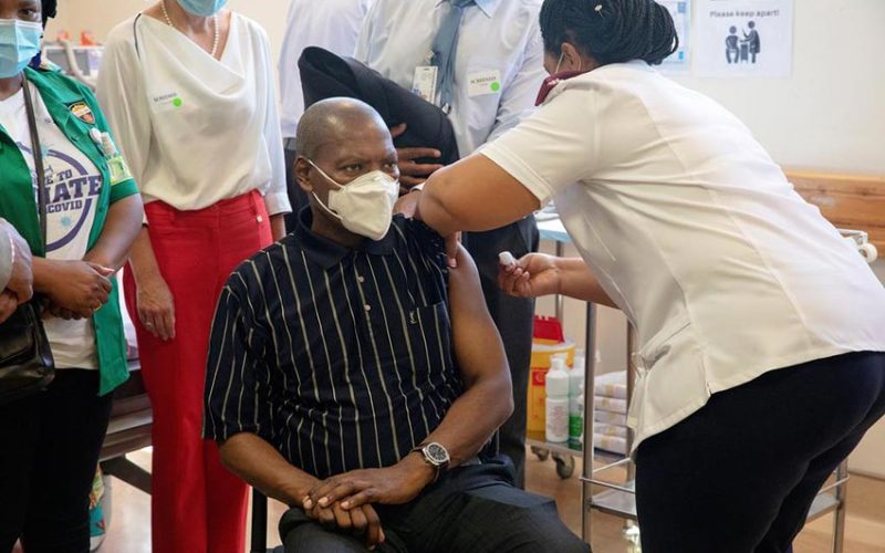 SA plans to vaccinate 200,000 people daily