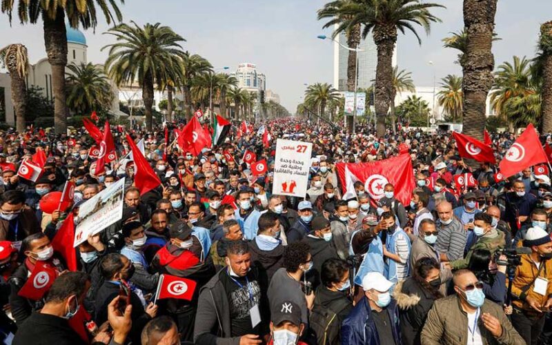 Tunisia’s main party holds huge rally as government row grows