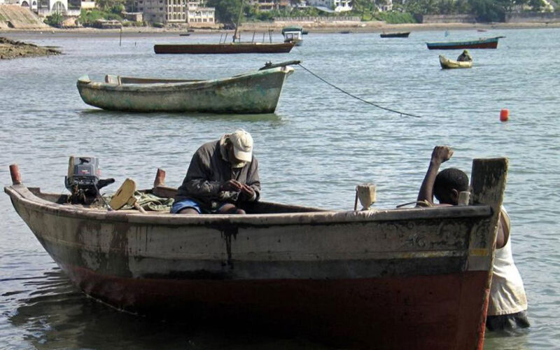 Deep-sea gear helps Kenyan fishermen ride rough waves of climate change
