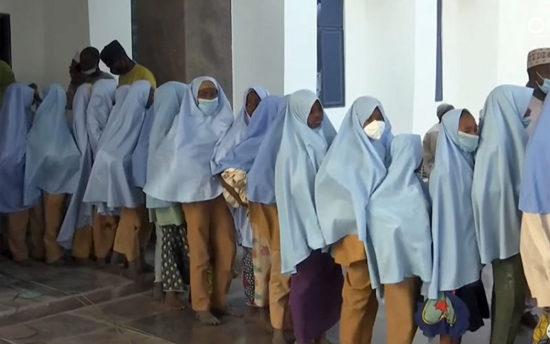 Kidnappers free 279 Nigerian schoolgirls