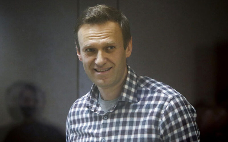 Jailed Kremlin critic Navalny starts ending his hunger strike