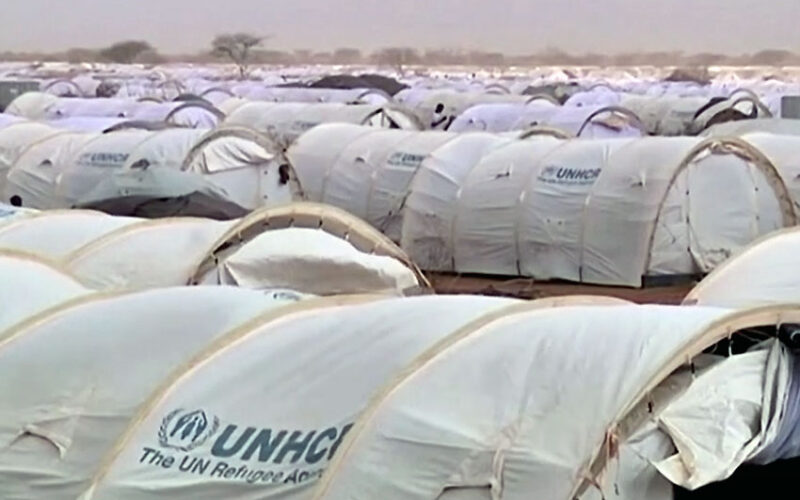 Kenya to shut two camps with 410 000 refugees