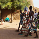Girls-walk-to-school-in-Gao