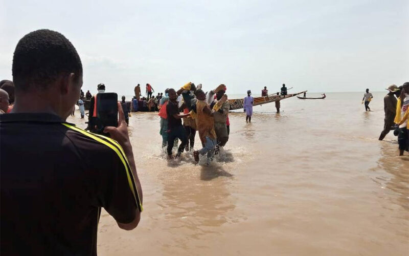 More than 70 dead after boat sinks in Nigeria