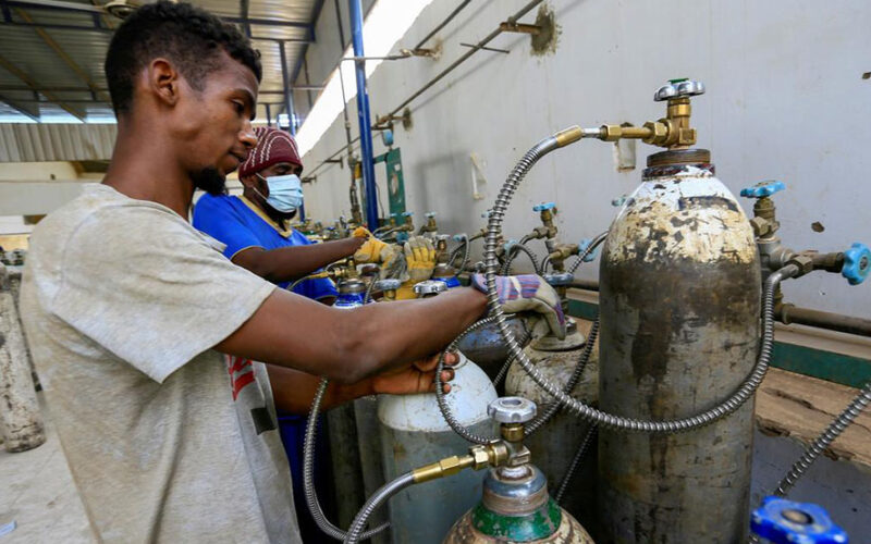 Sudanese search for oxygen cylinders
