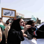Afghan-woman-protesting