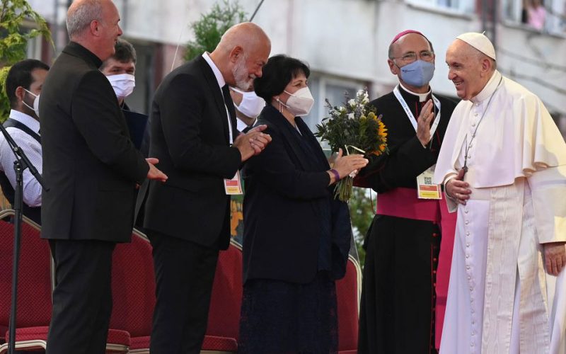 ​​Pope calls out prejudice as he meets Roma in Slovakia