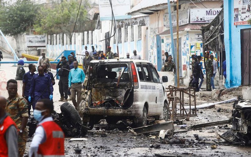 Somalia car bomb, shooting hits Kismayu hotel, nine dead