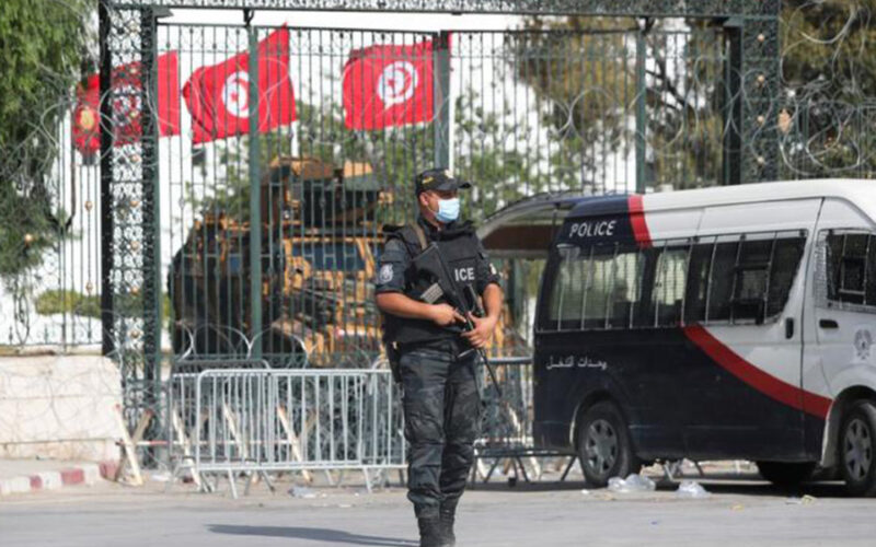 Tunisia national guard officer stabbed, police arrest attacker