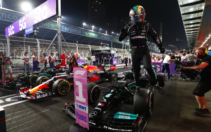 Hamilton wins dramatic race, sets showdown for final race