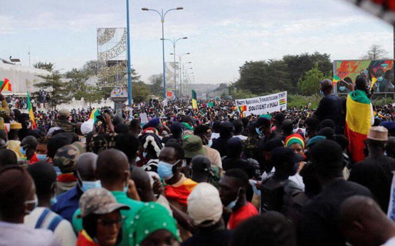 Malians demonstrate against regional sanctions