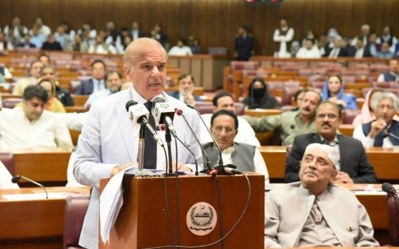 Khan lawmakers quit en masse as Pakistan parliament elects Sharif PM