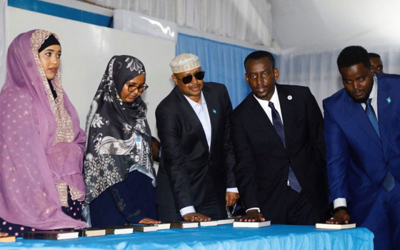 Somalia swears in lawmakers, paving way for presidential vote