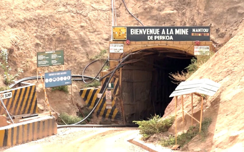 Families desperately await news of Burkina miners trapped for 26 days