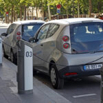 Electric-Cars-being-recharged-in-Paris