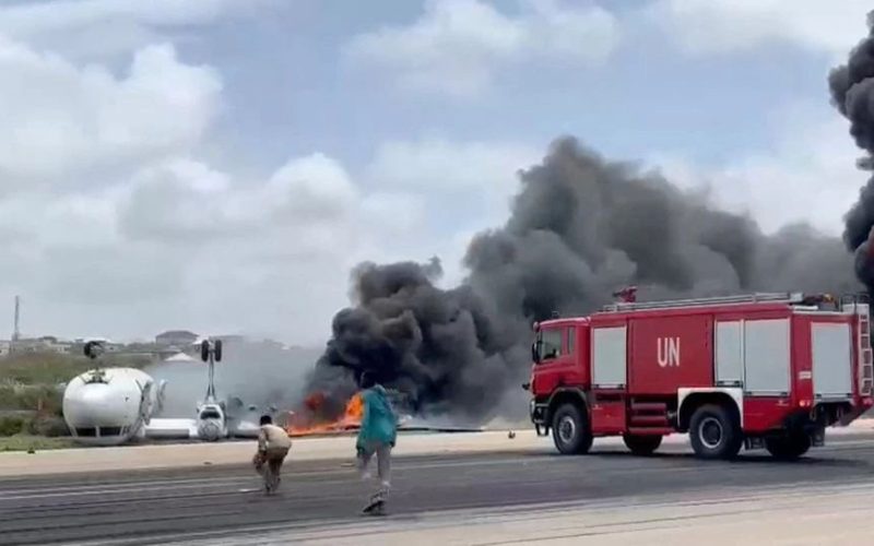 30 survive Somalia plane crash
