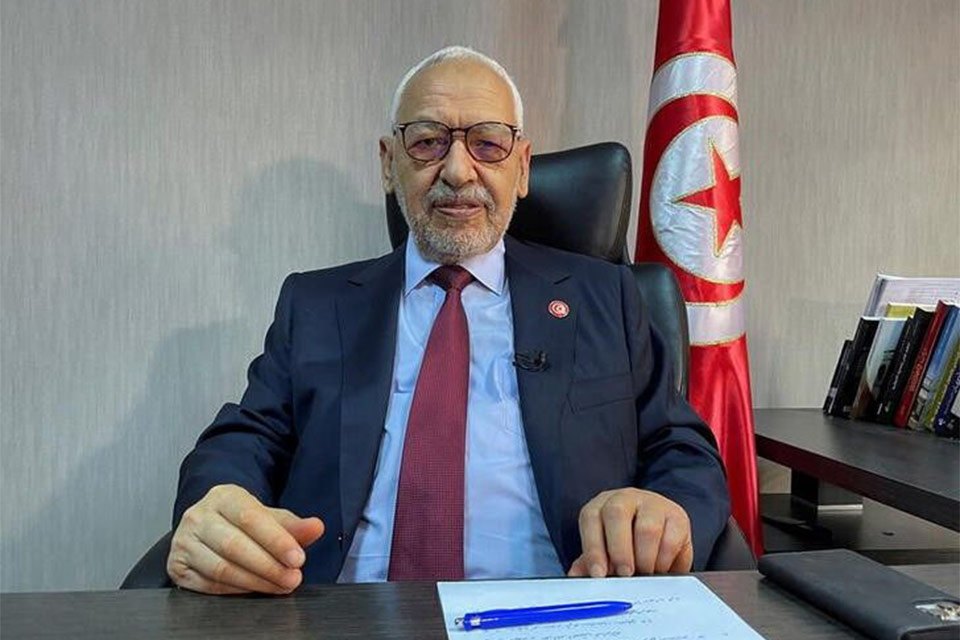 Tunisian police question Islamist leader