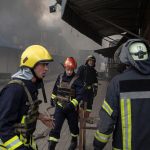 firefighters_extinguish-fire_market_Sloviansk_Donetsk-region