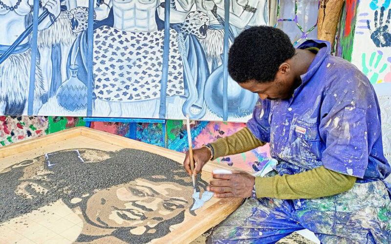 DRC artist paints politicians portraits in plastic