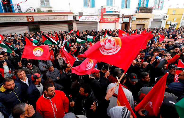 Strike over pay paralyses transport in Tunisian capital