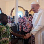 Pope-Francis_boy_victim-of-conflict