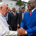 Pope_Francis_shakes_hands_with_President_Felix_Tshisekedi