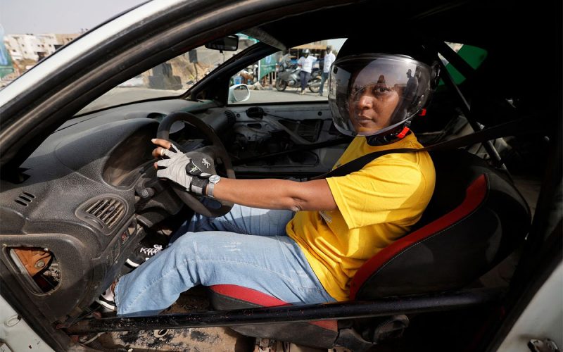 Female driver overtakes competition at Dakar race