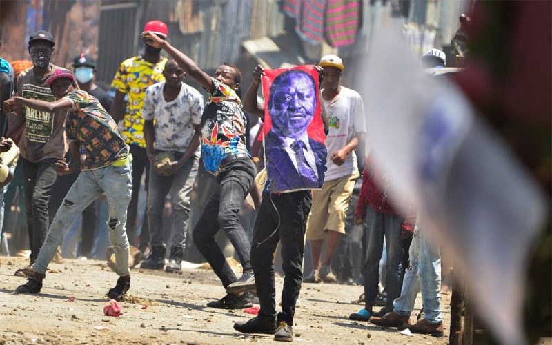 KENYA: Police teargas protesting Odinga supporters
