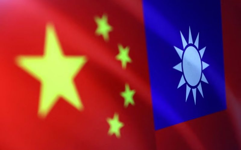 Taiwan says 10 Chinese aircraft crossed Taiwan Strait median line