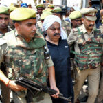 India_Police-officers-escort-Atiq-Ahmed