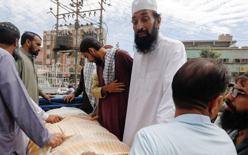 Deadly chaos as Pakistanis scramble for scarce donations