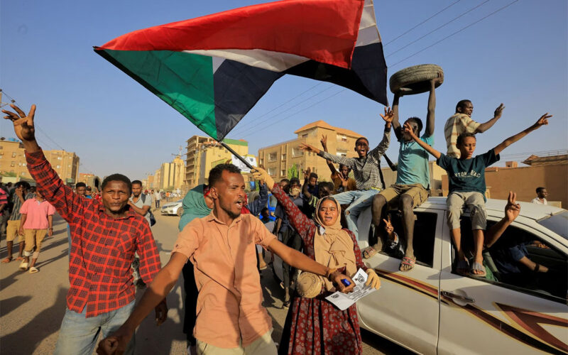 Sudan transition deal delayed, protesters march against talks