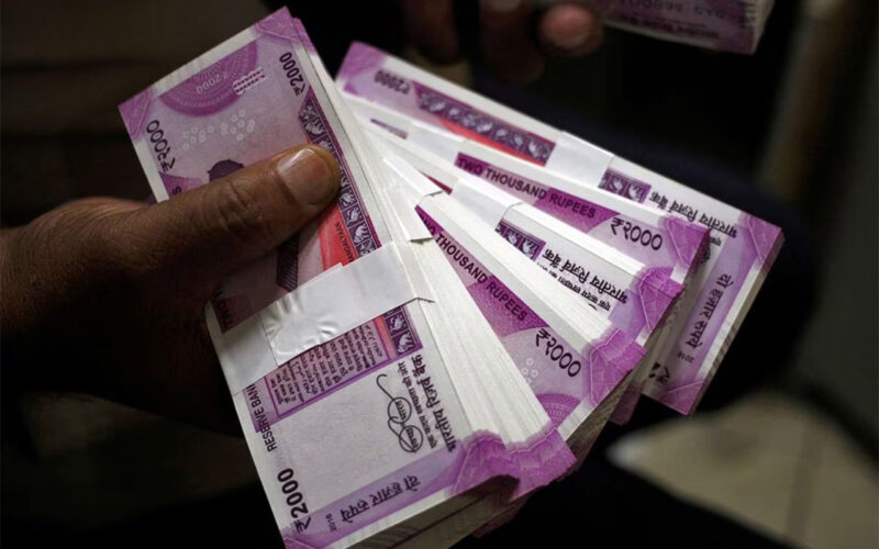 From mangoes to luxury watches, Indians look to offload 2,000-rupee notes