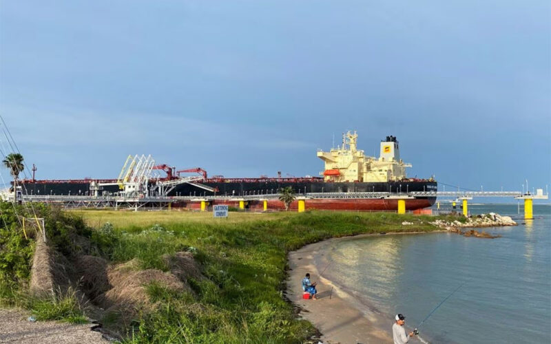 Rare shipment of U.S. oil heads to SA for Glencore refinery