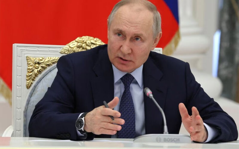 Russia dares the West, signals Putin will visit SA