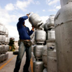 Person_lpg-canisters