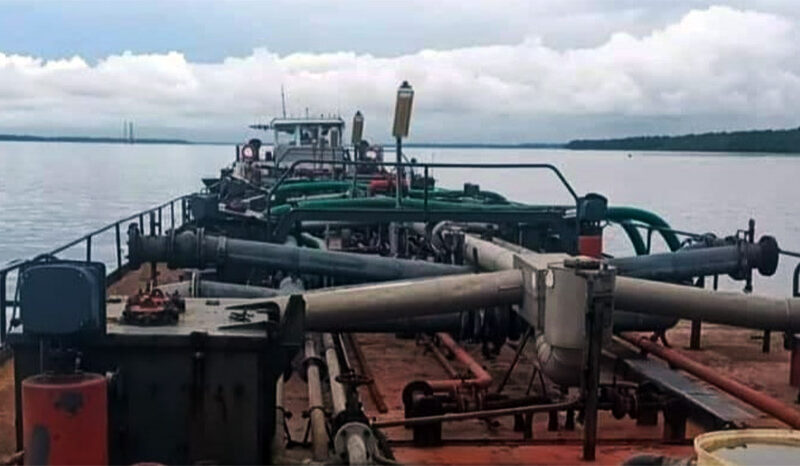 Nigeria says intercepts vessel with stolen crude, to destroy it