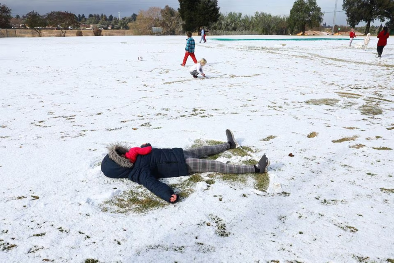 Johannesburg residents stunned by once-in-a-decade snowfall