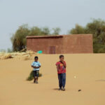 Boys_desert-sands_-town_Moghtar-Lajjar