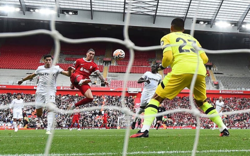 Darwin delights as Liverpool defeat West Ham 3-1