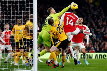 Arsenal beat Wolves to go four points clear at top
