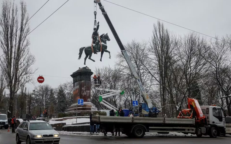 Ukraine presses ahead with removal of Soviet monuments