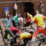 Tanzania_rescuers-search-for-the-bodies